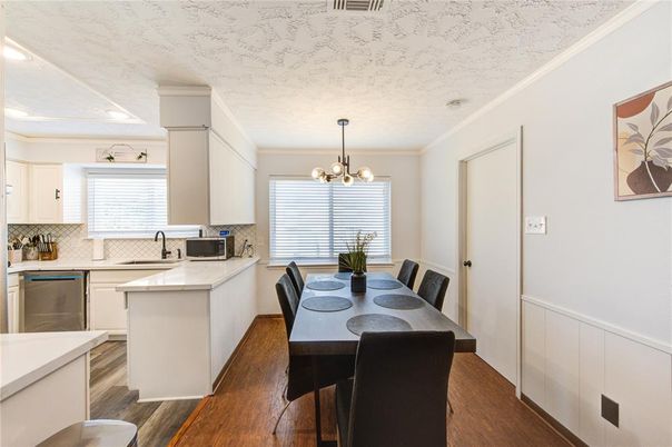 Chandelier, Dining room, Interior, Kitchen, Recessed Lighting, Wood Texture Flooring