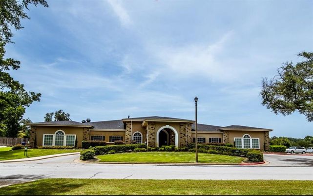Backyard, Exterior, Facade, Ranch