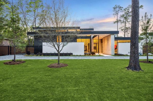 Backyard, Exterior, Facade, Modern