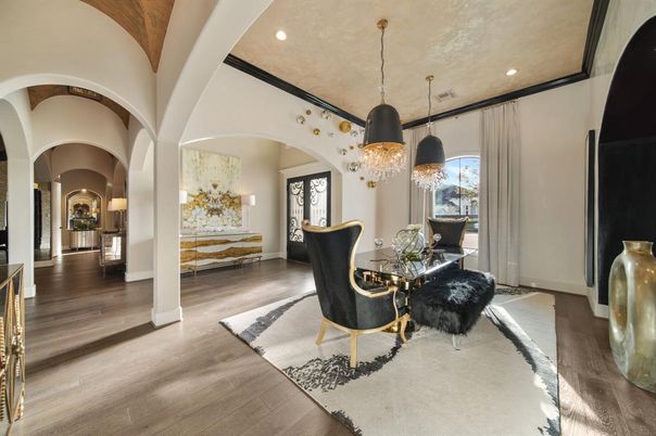 Chandelier, Dining room, Interior, Pendant Lights, Recessed Lighting, Wood Texture Flooring