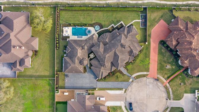 Exterior, Drone