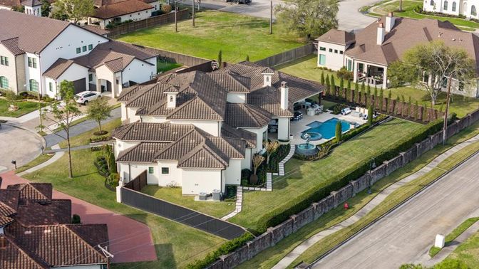 Exterior, Drone