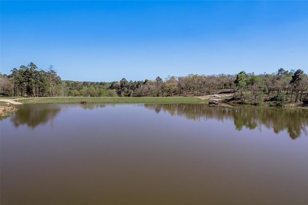 Exterior, Lake