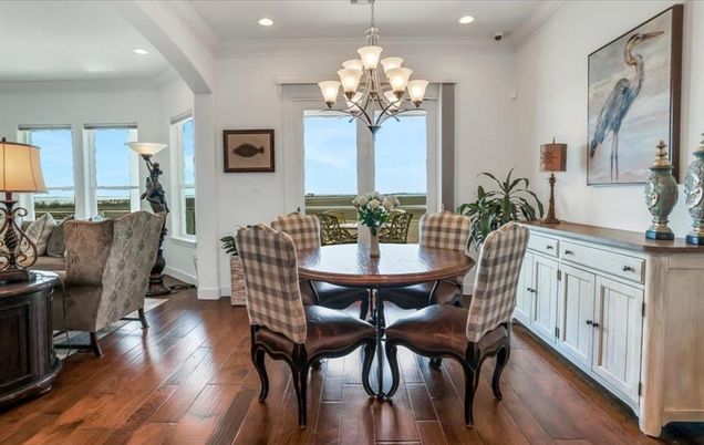 Chandelier, Dining room, Interior, Recessed Lighting, Wood Texture Flooring