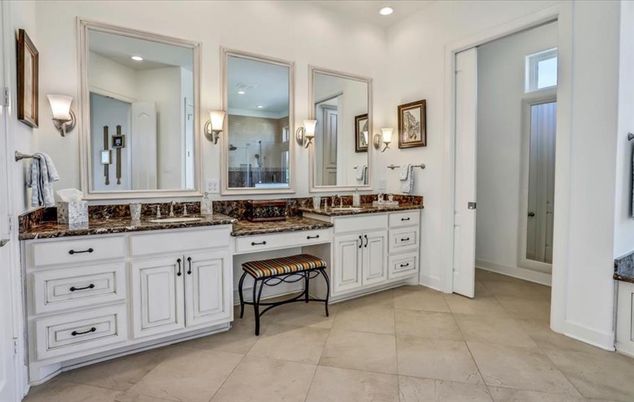 Bathroom, Dual Sink Vanities, Interior, Recessed Lighting
