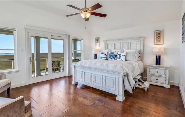 Bedroom, Interior, Water, Wood Texture Flooring
