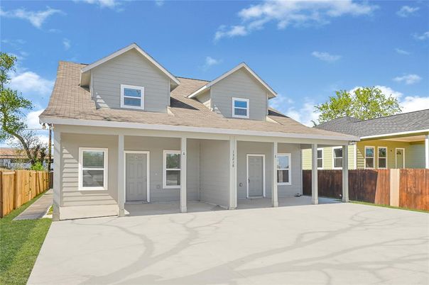 Exterior, Facade, Ranch