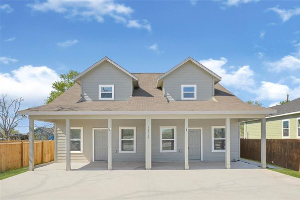 Exterior, Facade, Ranch