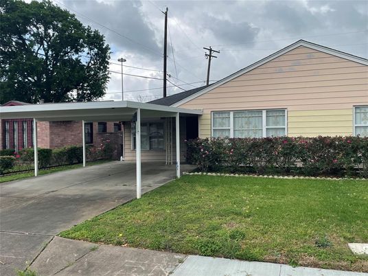 Exterior, Facade, Brick Facade, Ranch