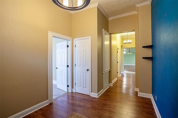 Interior, Pendant Lights, Wood Texture Flooring