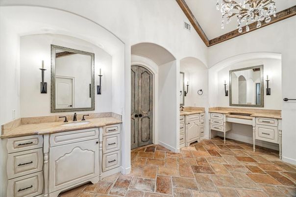 Bathroom, Dual Sink Vanities, Interior