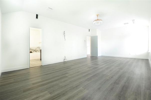 Chandelier, Empty room, Interior, Wood Texture Flooring