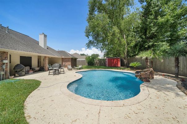 Exterior, Pool
