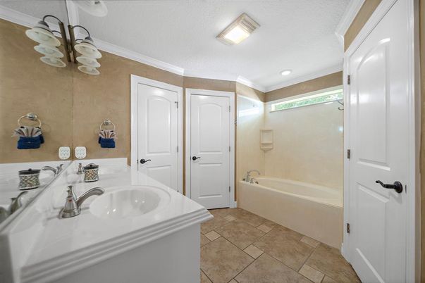 Bathroom, Dual Sink Vanities, Interior, Recessed Lighting