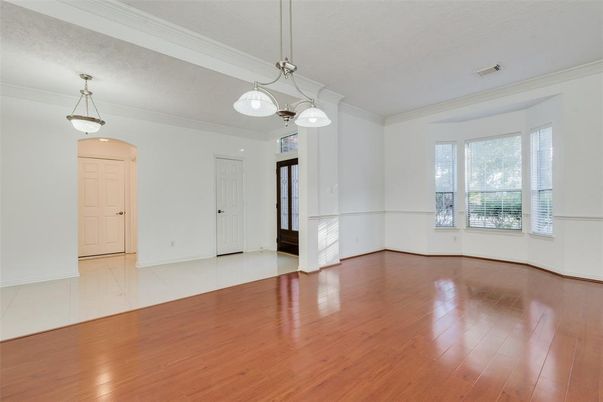 Empty room, Interior, Pendant Lights, Wood Texture Flooring