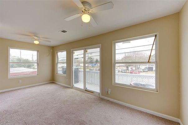 Empty room, Interior