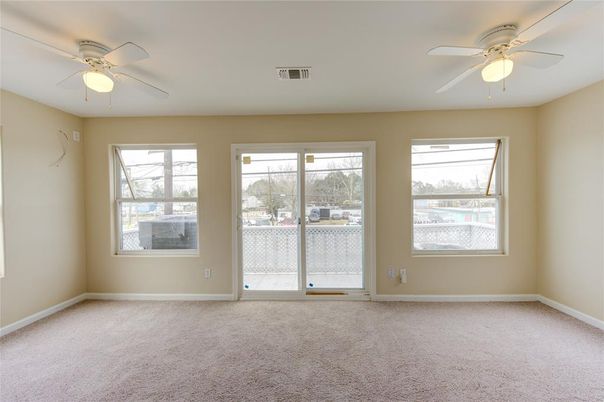 Empty room, Interior