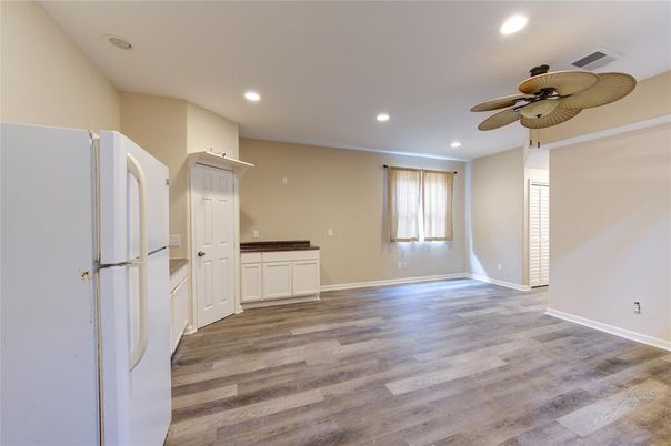 Empty room, Interior, Recessed Lighting, Wood Texture Flooring