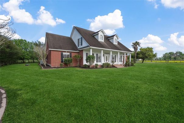 Backyard, Exterior, Facade, Brick Facade, Cape Cod