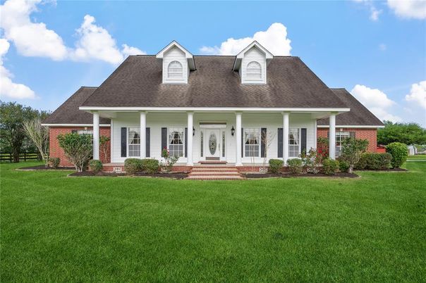 Exterior, Facade, Cape Cod