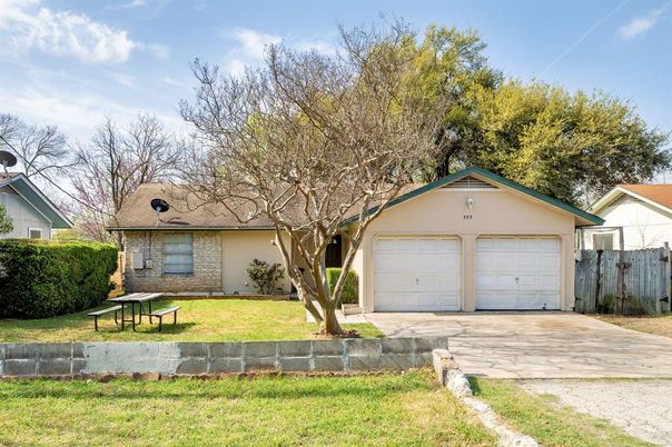 Attached, Backyard, Exterior, Facade, Brick Facade, Ranch
