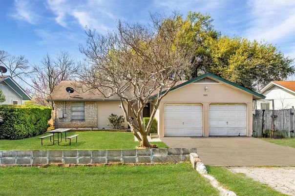 Attached, Backyard, Exterior, Facade, Brick Facade, Ranch