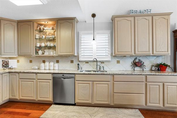 Interior, Kitchen, Pendant Lights, Wood Texture Flooring