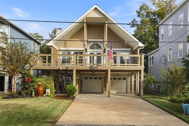 Exterior, Facade, American Craftsman