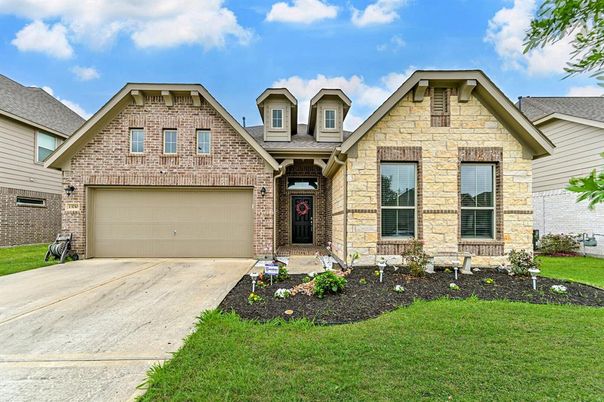 Attached, Exterior, Facade, Brick Facade, Brick Traditional