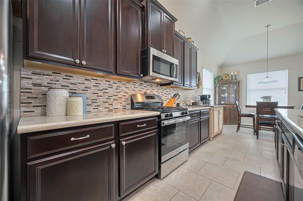 Dining room, Interior, Kitchen, Pendant Lights, Stainless Steel Appliances