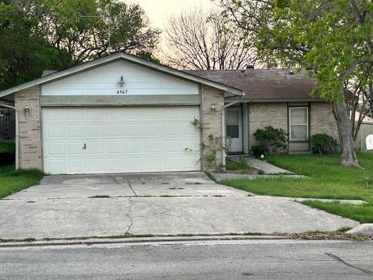 Attached, Exterior, Facade, Brick Facade, Ranch