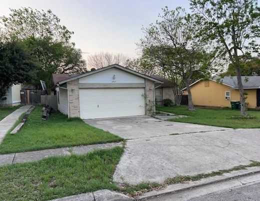 Attached, Exterior, Facade, Ranch