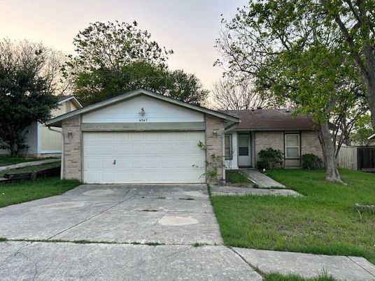 Attached, Exterior, Facade, Ranch
