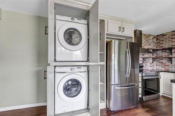 Interior, Stone Walls, Utility Closets, Washer, Wood Texture Flooring