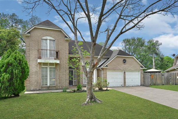 Attached, Exterior, Facade, Brick Facade, Brick Traditional
