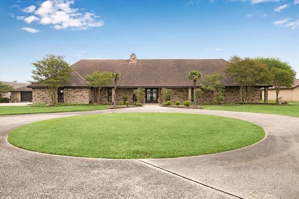 Backyard, Exterior, Facade, Brick Facade, Cape Cod