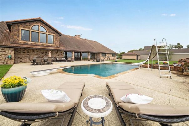 Exterior, Playground, Pool