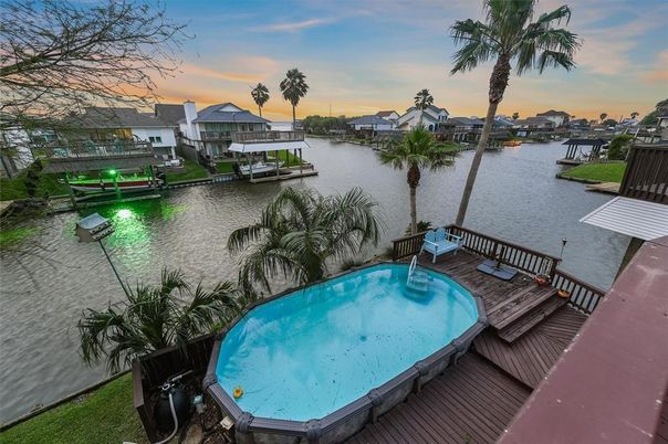 Exterior, Lake, Pool