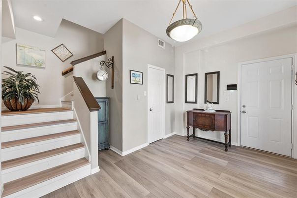 Interior, Pendant Lights, Recessed Lighting, Wood Texture Flooring