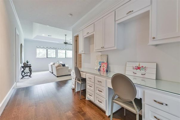 Home Office, Interior, Recessed Lighting, Wood Texture Flooring