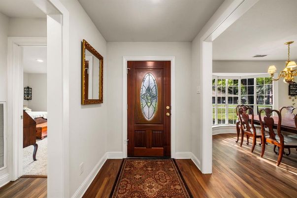 Chandelier, Dining room, Interior, Recessed Lighting, Wood Texture Flooring