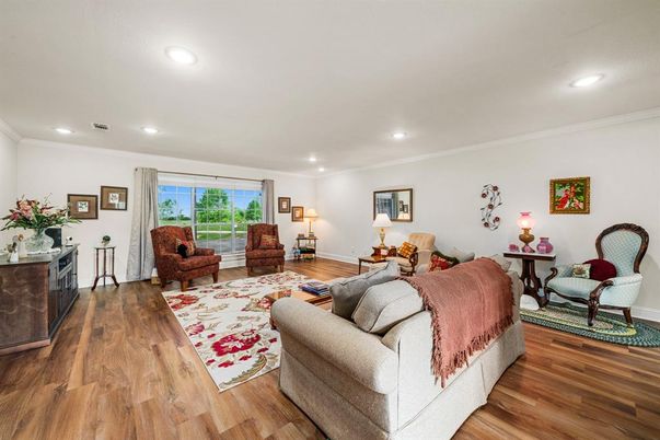 Interior, Living room, Recessed Lighting, Wood Texture Flooring