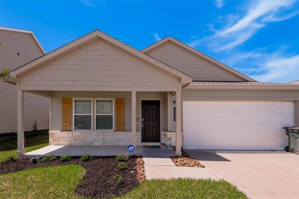 Attached, Exterior, Facade, American Craftsman