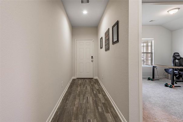 Fitness Equipment, Interior, Recessed Lighting, Wood Texture Flooring