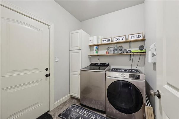 Interior, Utility Closets, Washer, Wood Texture Flooring