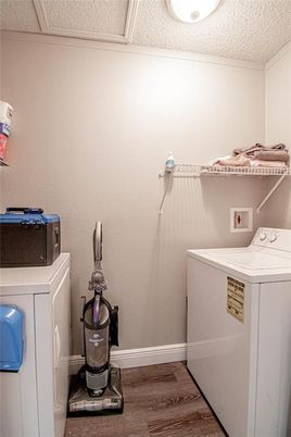 Interior, Washer, Wood Texture Flooring