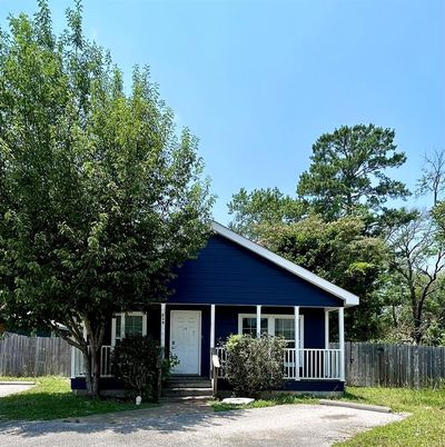 Backyard, Exterior, Facade, Ranch