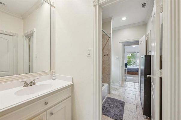 Bathroom, Interior, Recessed Lighting