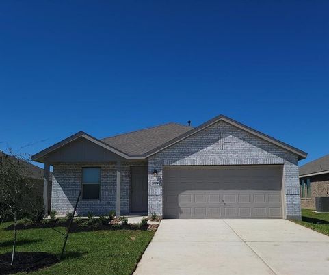 Attached, Exterior, Facade, Brick Facade, Ranch