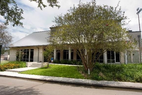 Exterior, Facade, Ranch